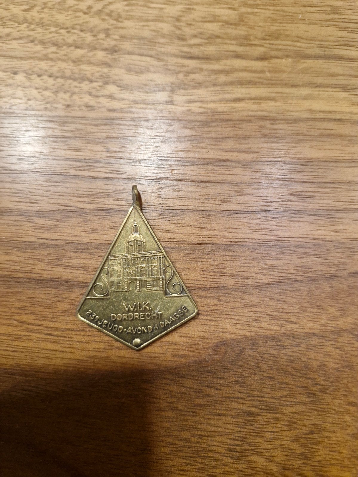 306 W.I.K. Dordrecht 23e Jeugd-Avond4daagse Medaille, Ophalen of Verzenden, Gebruikt