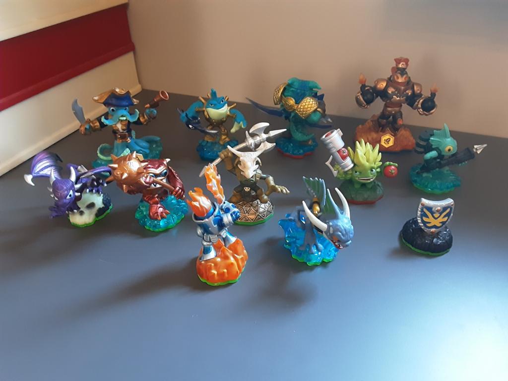 Grote Skylanders collectie: 30+ figuren, 4 games, 4 portals, Avontuur en Actie, Gebruikt, 2 spelers, Ophalen of Verzenden