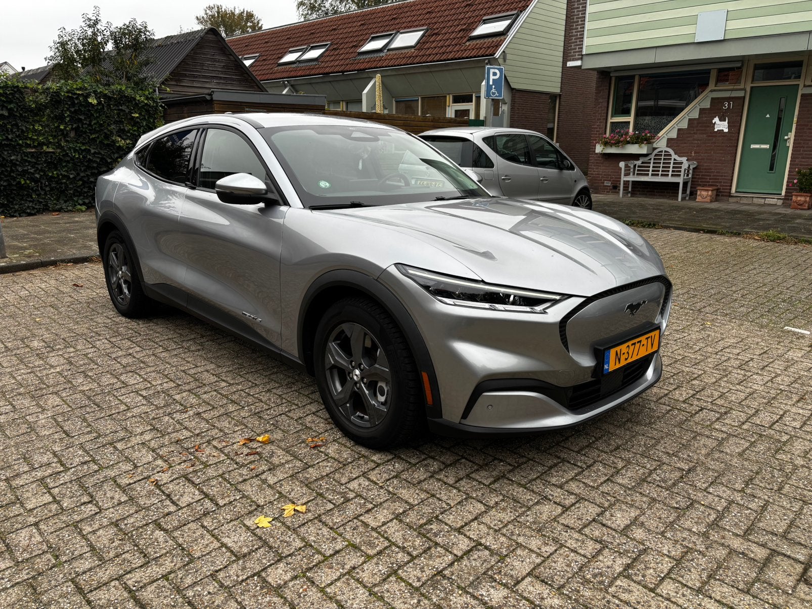 Ford Mustang Mach-E RWD 75 kWh | Luxe uitvoering | 94,6% SoH, Auto's, Automaat, Achterwielaandrijving, Zwart, Leder