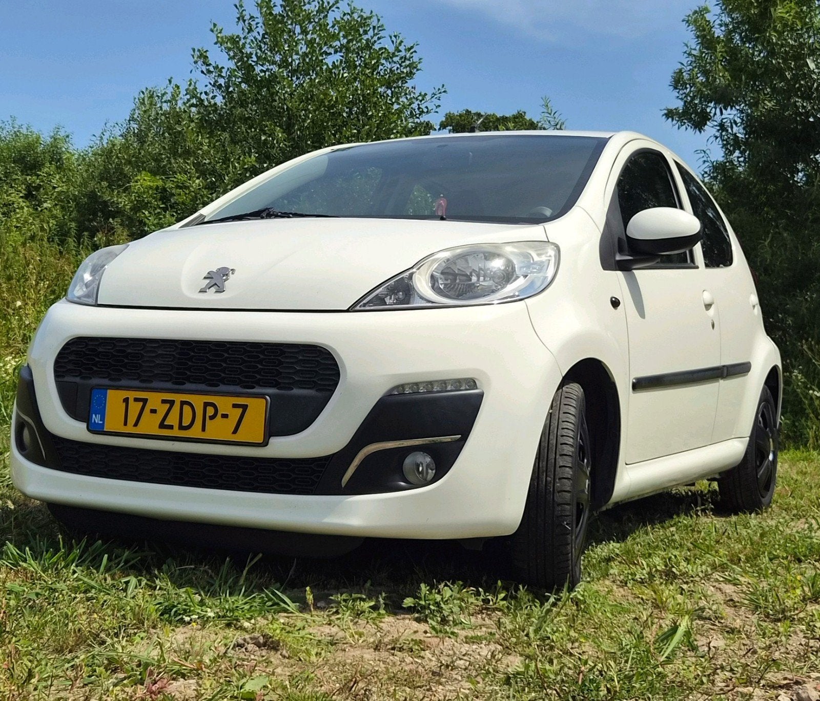 Peugeot 107 1.0 12V 5DR 2012 Wit, Voorwielaandrijving, 4 stoelen, Origineel Nederlands, Handgeschakeld