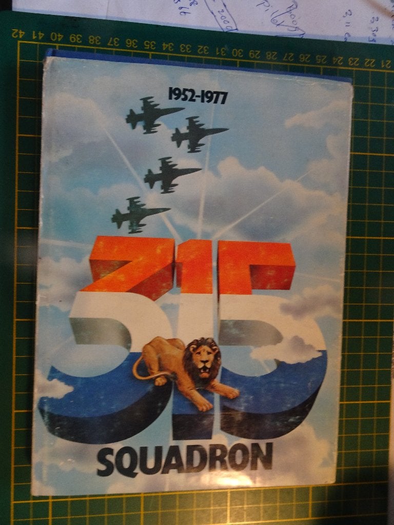 Jubileum boek  315 Squadron 25 jaar 1952-1977, Verzamelen, Militaria | Algemeen, Ophalen of Verzenden, Luchtmacht, Nederland, Boek of Tijdschrift