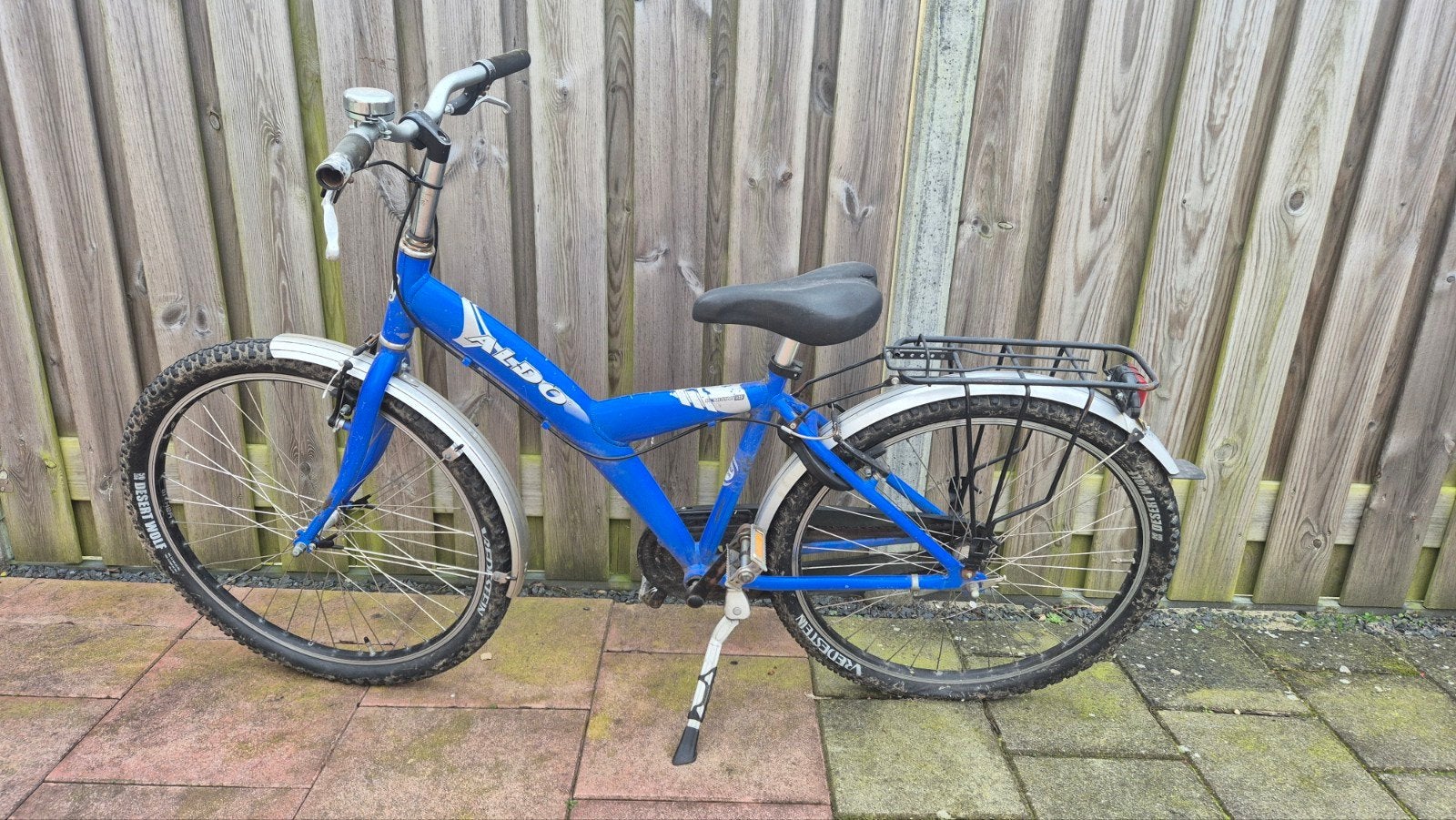 Blauwe Aldo jongensfiets met bagagedrager en spatborden, Fietsen en Brommers, Fietsen | Kinderfietsjes, Ophalen, 20 inch of meer