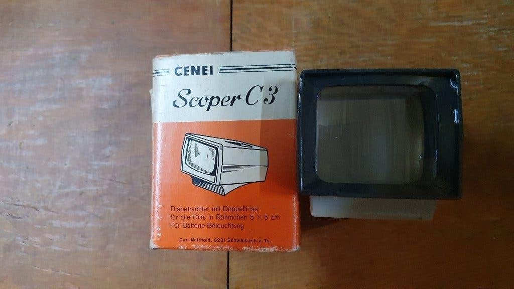 Vintage compacte diaprojektor, prima werkend. Opsturen of, Audio, Tv en Foto, Ophalen of Verzenden, Zo goed als nieuw