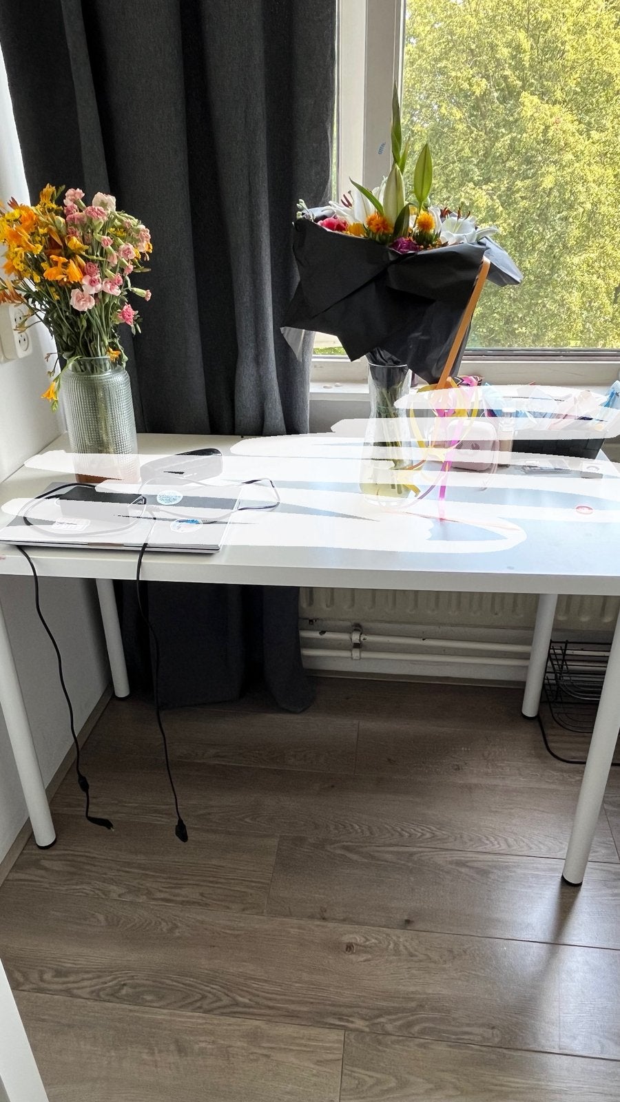 White table, Ophalen, Zo goed als nieuw