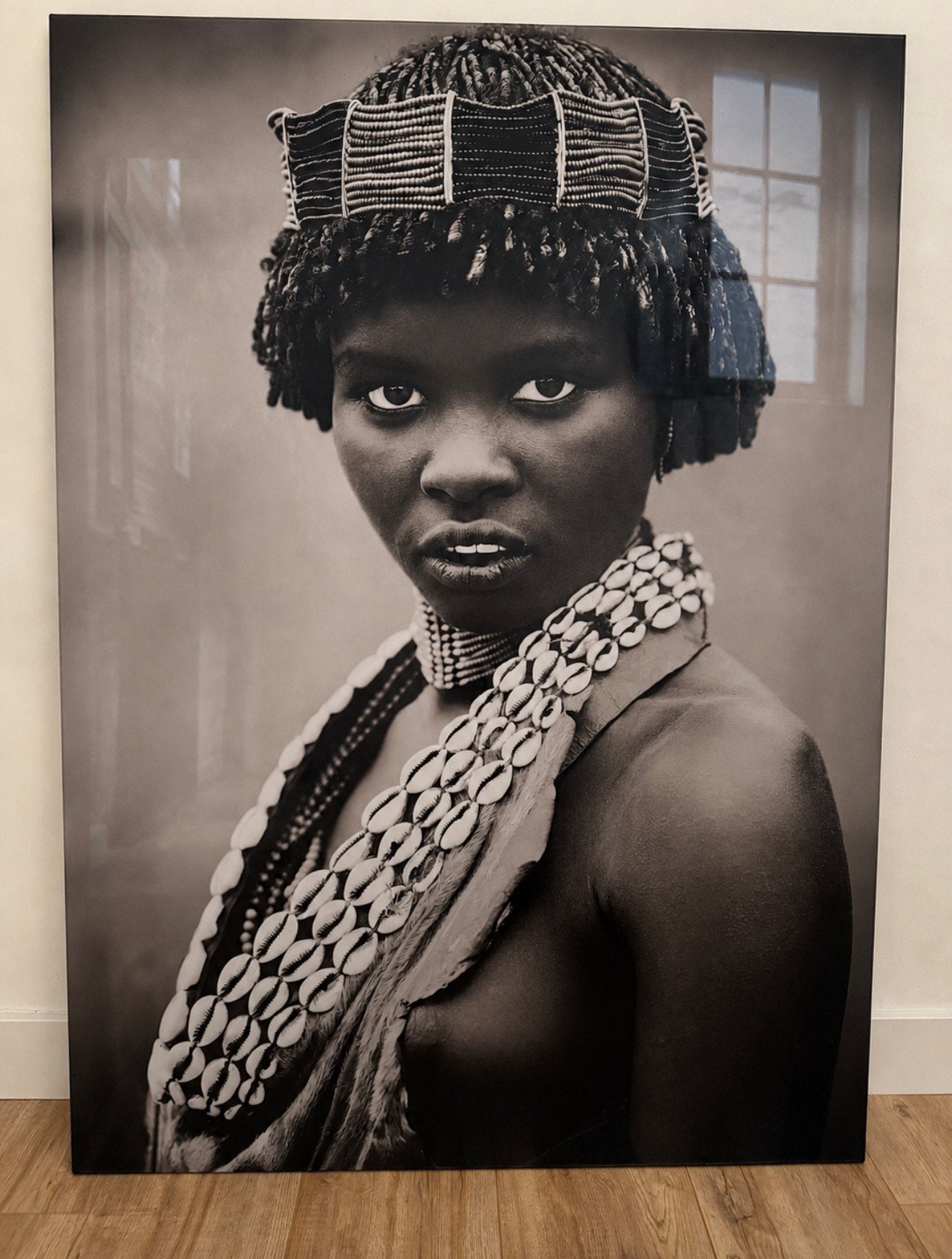 Grote zwart-wit wanddecoratie Afrikaanse vrouw 100x140 cm, Schilderij, Ophalen of Verzenden, Bruin, Ingelijst