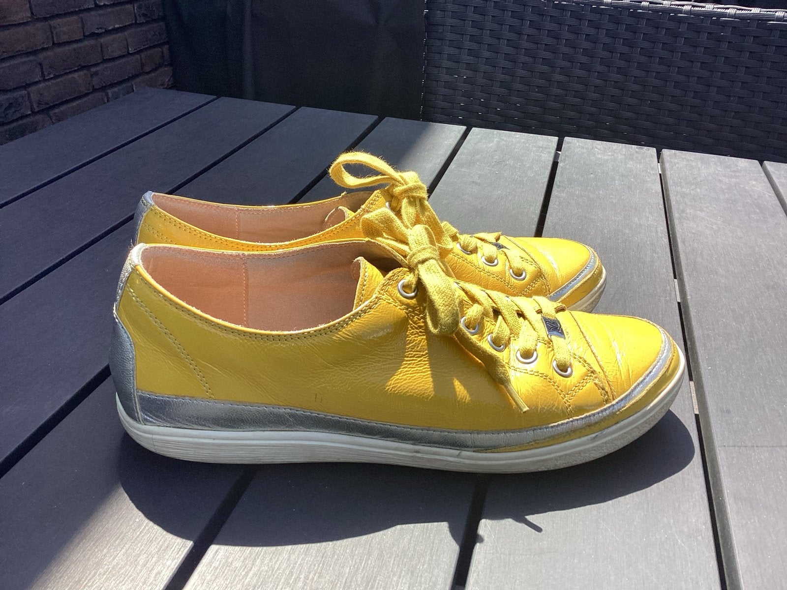 Gele Caprice sneakers - gebruikt maar in goede staat, Kleding | Dames, Geel, Ophalen of Verzenden, Sneakers of Gympen, Gedragen