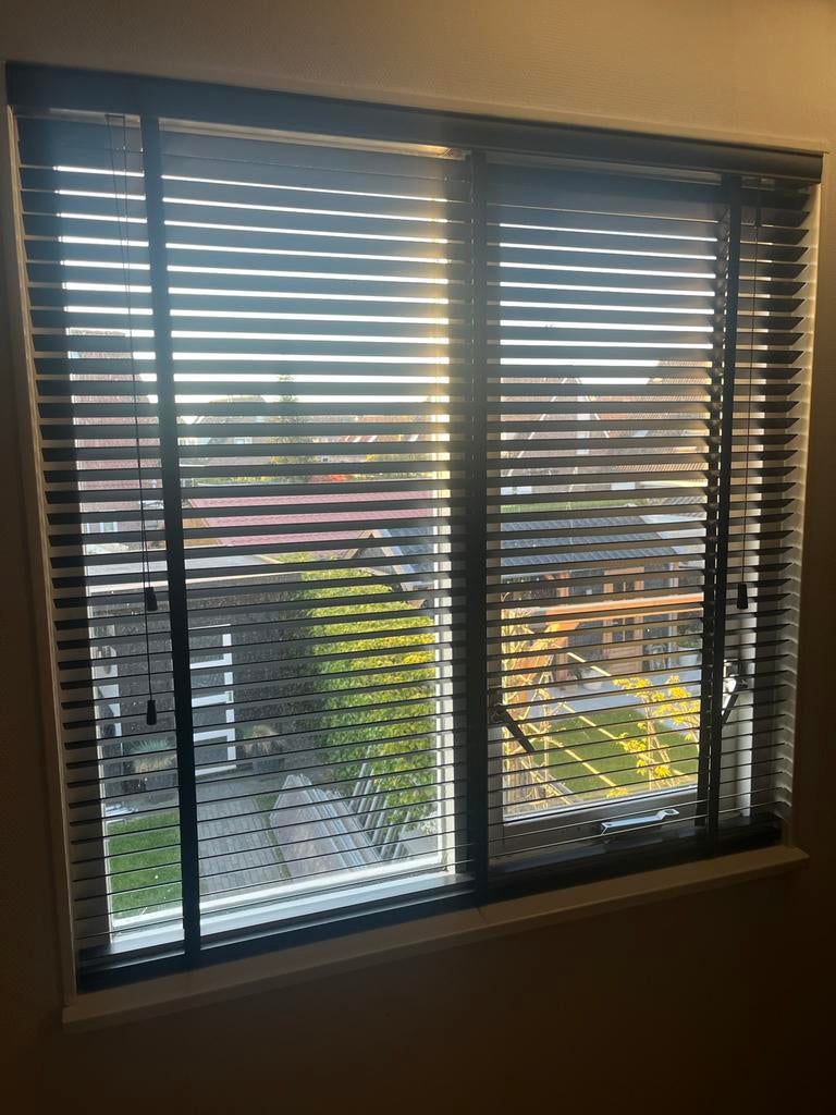 3x Zwarte houten jaloezieën 130x130 cm - 5 cm lamel, Huis en Inrichting, Stoffering | Gordijnen en Lamellen, Ophalen, Zo goed als nieuw