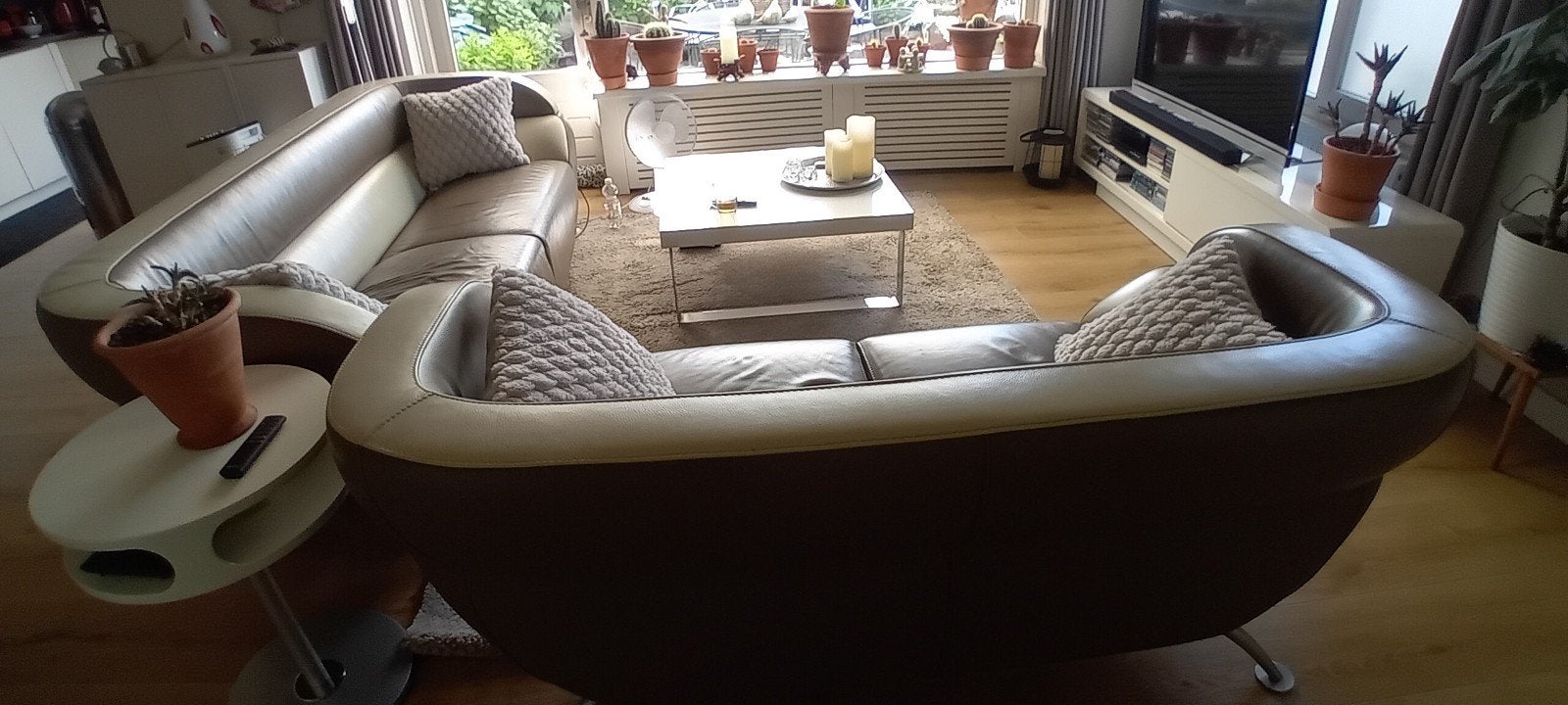 Moderne Leren bank - Bruin/Beige, Huis en Inrichting, Banken | Bankstellen, 250 tot 300 cm, Gebruikt, Modern Italiaans ontwerper