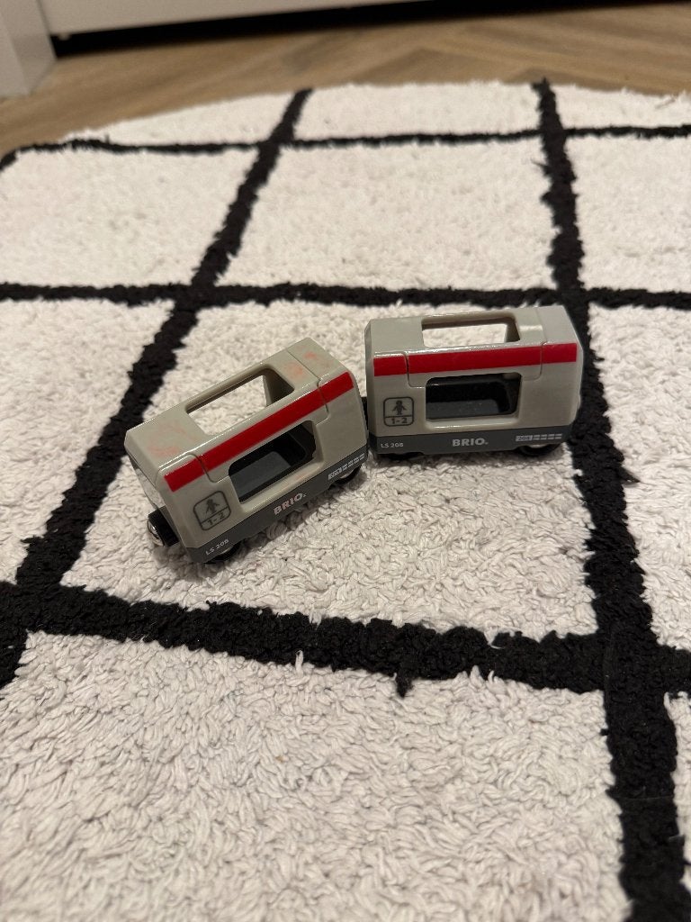 Goed 2x Brio houten trein passagiers wagon 33505 set gebruik, Ophalen of Verzenden, Gebruikt