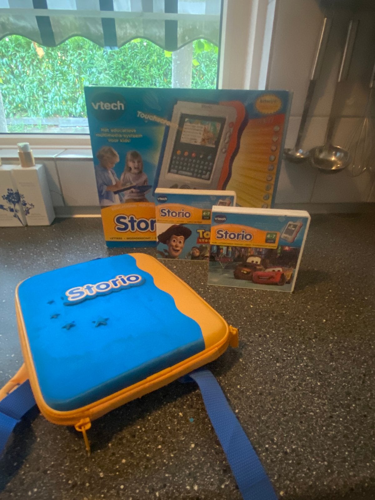 Storio conpleet in doos met twee spellen en reistas, Ophalen of Verzenden, Zo goed als nieuw