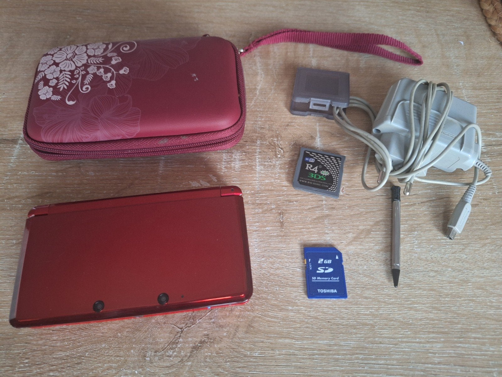 Nintendo 3DS Rood met veel games en accessoires, Rood, Nintendo, Met games, Nintendo of Europe GmbH, Goldsteinstrasse 235, 60528 Frankfurt am Main, Germany