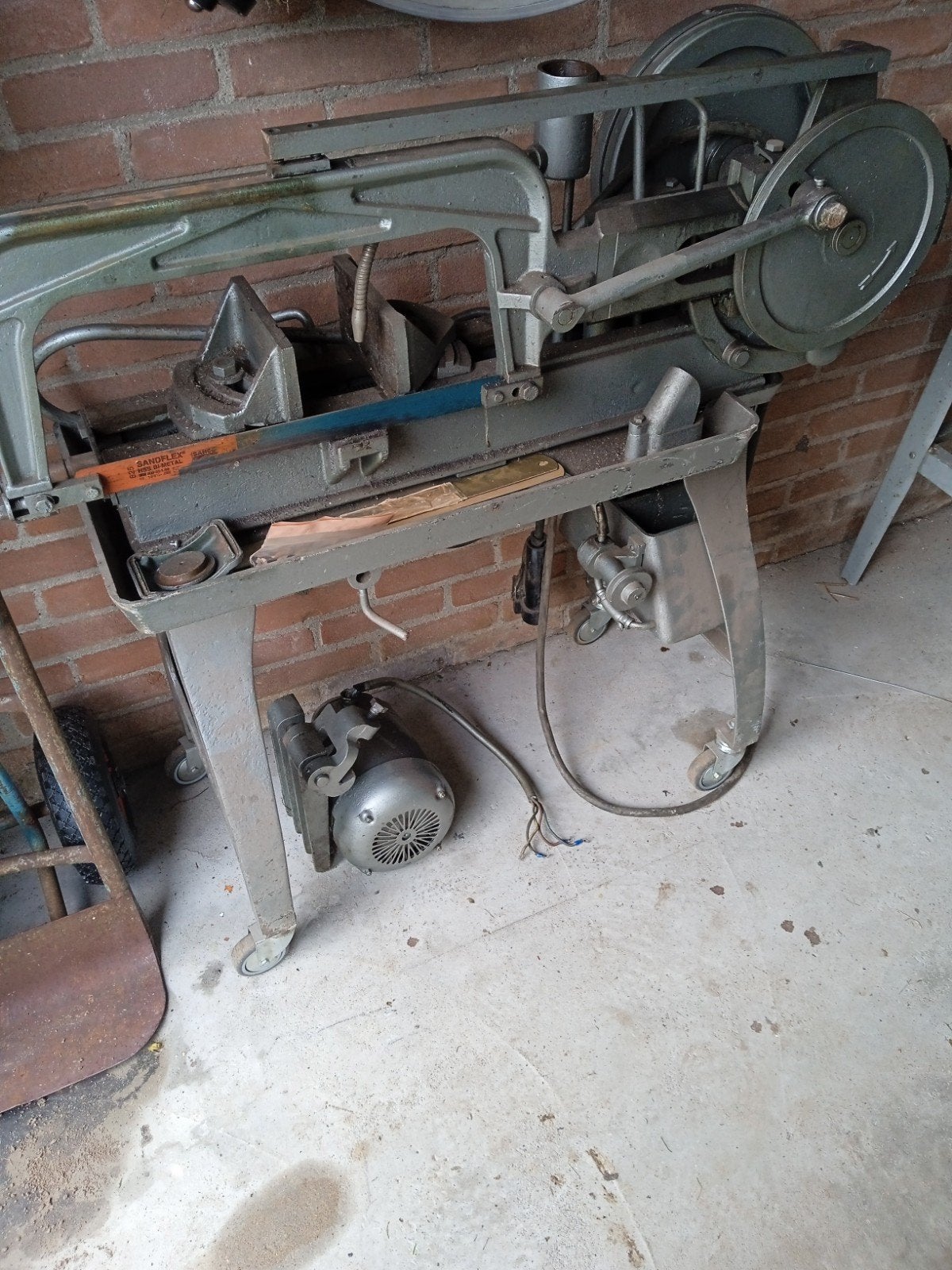 Robuuste lintzaagmachine voor metaalbewerking, Gebruikt, Onbekend, 70 mm of meer, 600 tot 1200 watt