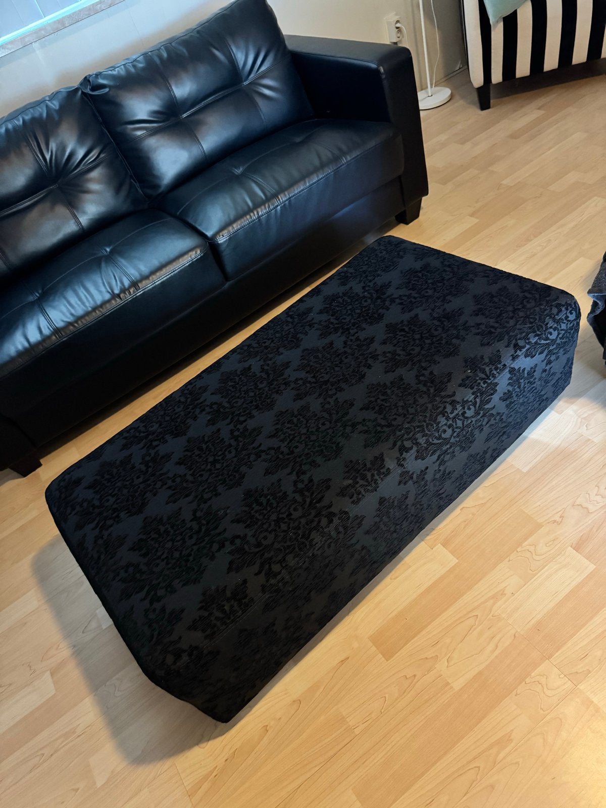Barok Hocker / Poef / Bijzetbank Zwart Stof, Ophalen, 100 tot 125 cm, Zo goed als nieuw, Stof