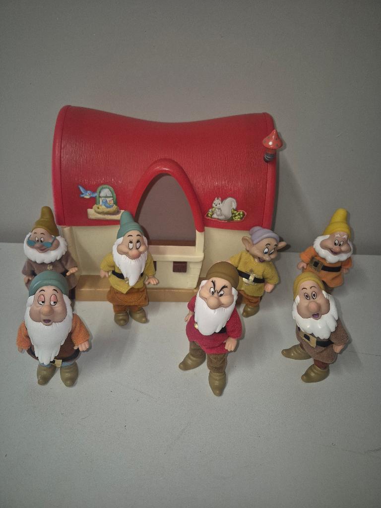 Disney huisje met de 7 dwergen, Verzamelen, Disney, Ophalen of Verzenden, Overige figuren, Gebruikt, Overige typen