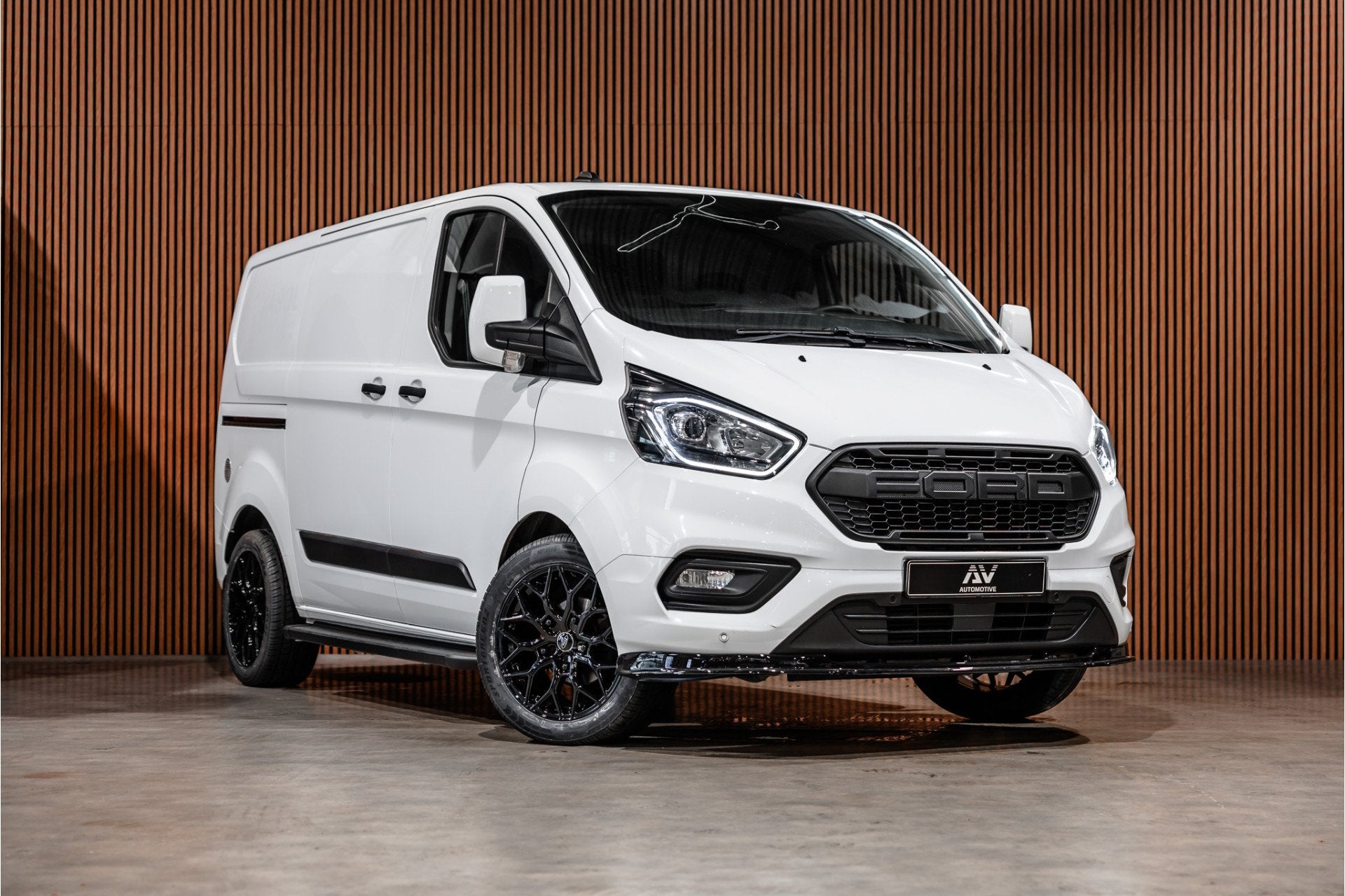 Ford Transit Custom 300 2.0 TDCI | Automaat | Raptor Edition, Auto's, Stof, Zwart, 4 cilinders, Wit