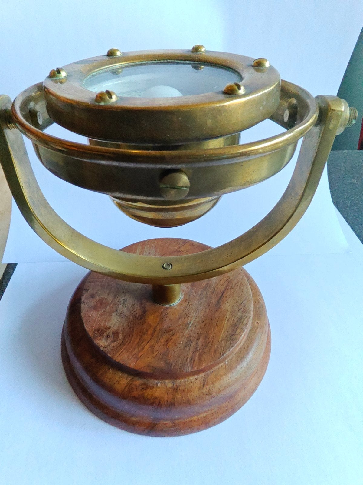 Prachtig Cardanische Scheeps kompas Hout/Messing 12 cm hoog, Gebruikt, Gebruiksvoorwerp, Motorboot of Zeilboot, Ophalen of Verzenden