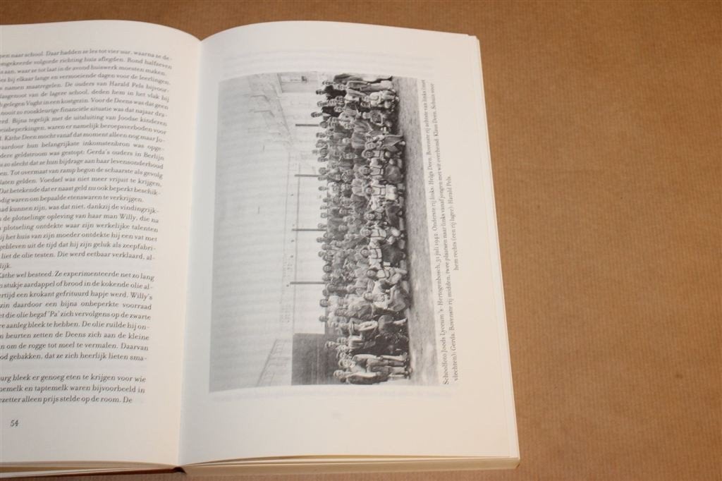 Philips-Meisje van Kamp Vught — WO2 Levensverhaal, Boeken, Ophalen of Verzenden, Tweede Wereldoorlog, Gelezen, Overige onderwerpen