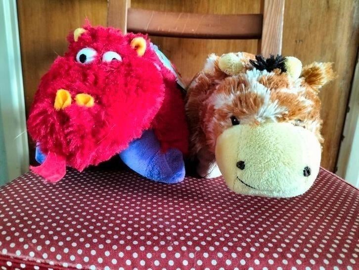 Pillow pets, dino en giraffe, nieuw, pluche kussen,€2,50 pst, Ophalen of Verzenden, Zo goed als nieuw, Overige typen