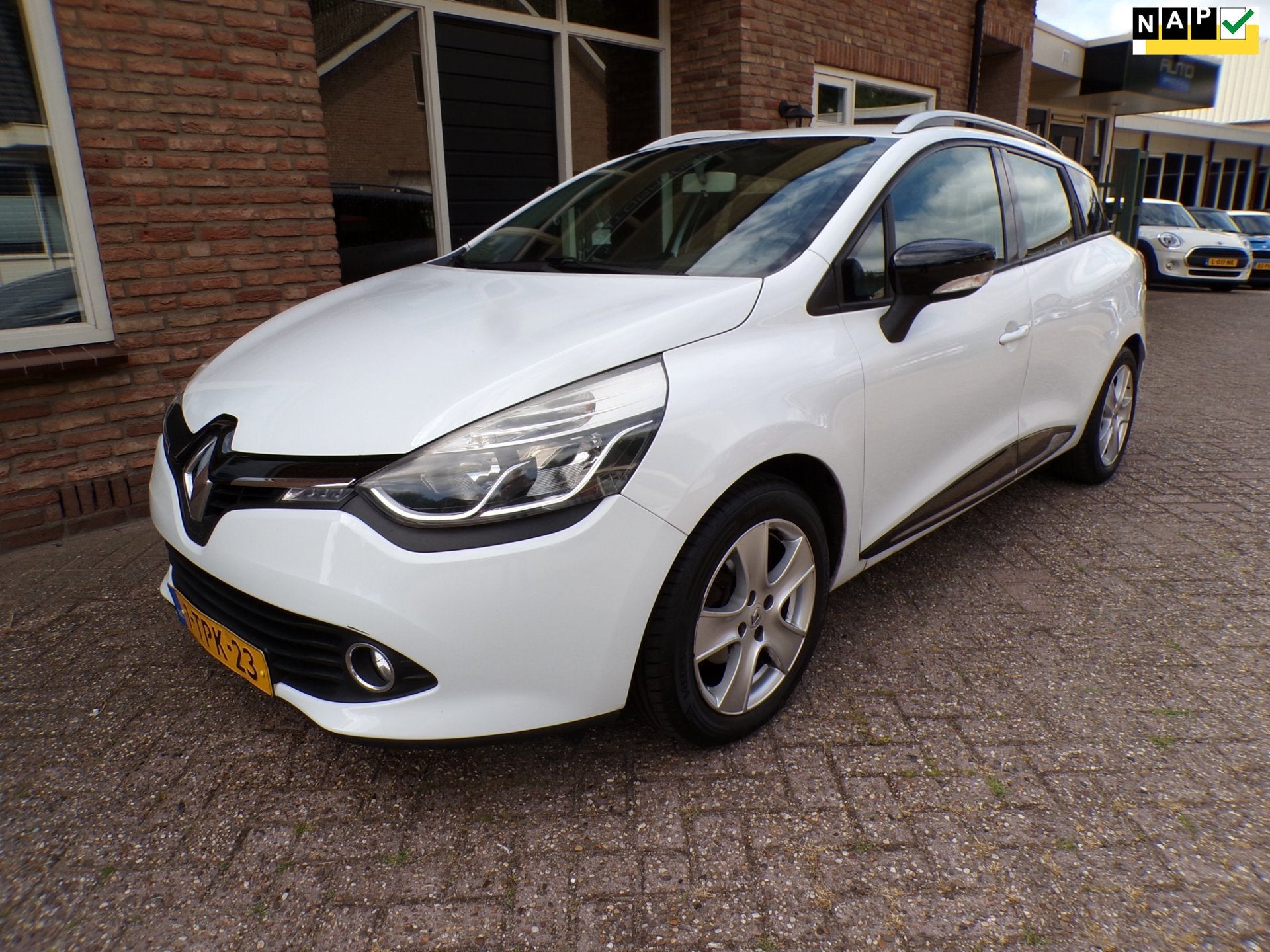 Renault Clio Estate 0.9 TCe Expression, Auto's, Renault, Voorwielaandrijving, Stof, Zwart, Wit