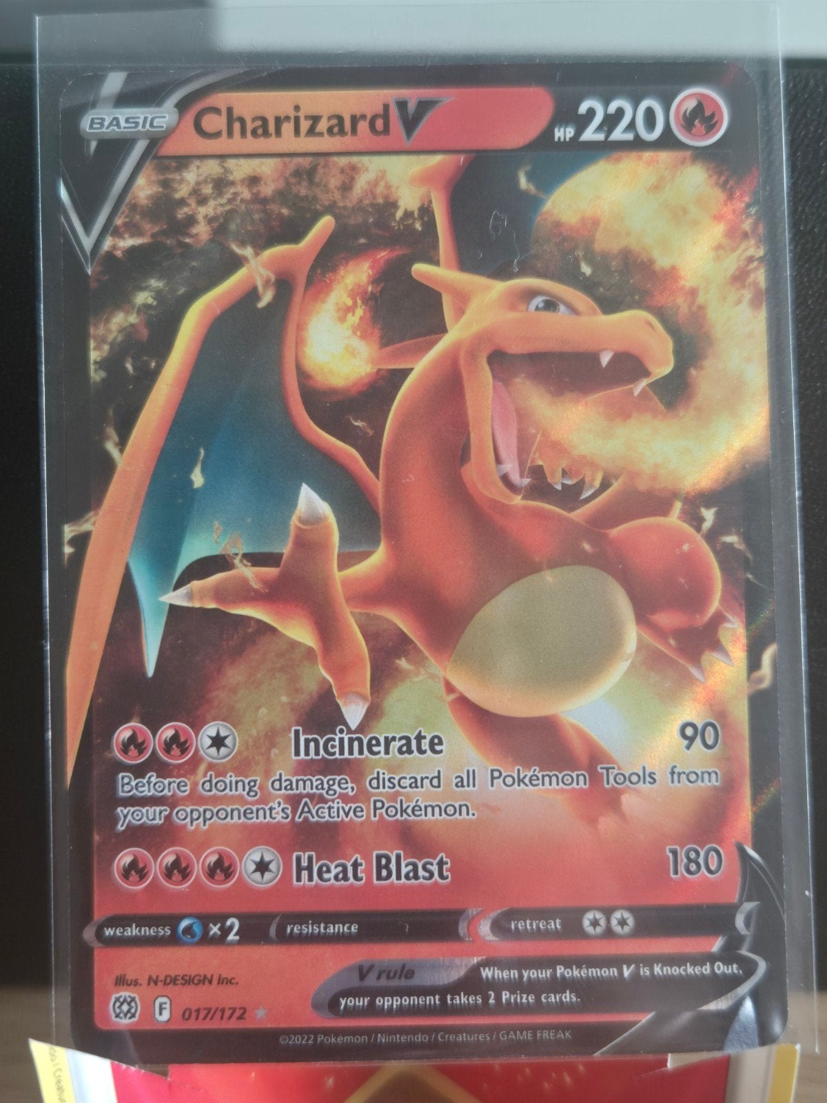 Charizard V Pokémon Kaart 017/172 - Brilliant Stars, Ophalen of Verzenden, Zo goed als nieuw, Losse kaart, Foil