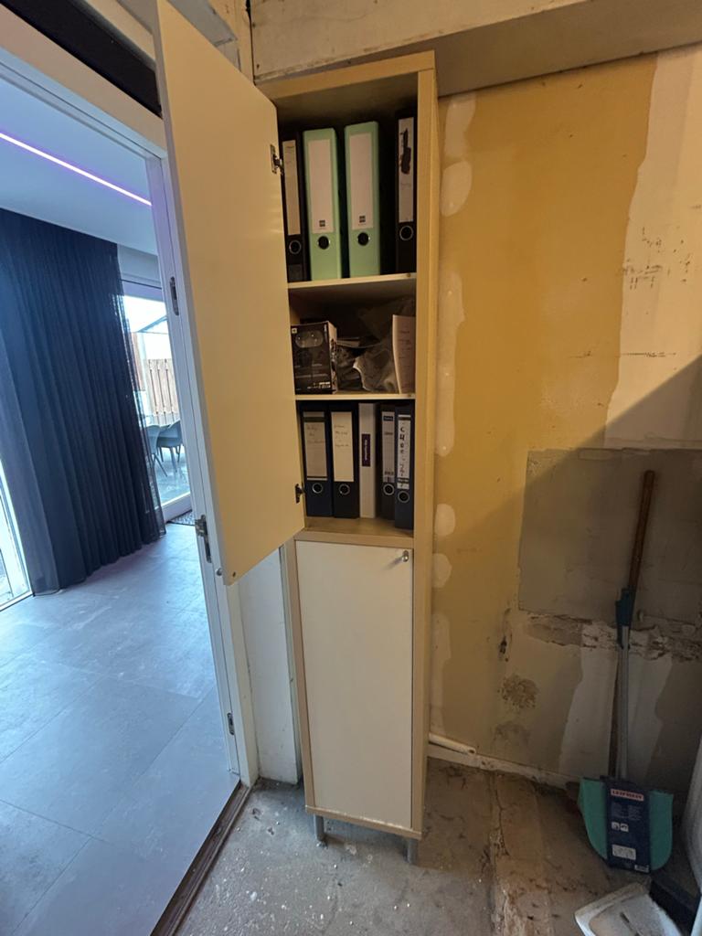 Hoge (205) , smalle (37,5) opbergkast, Ophalen, Gebruikt