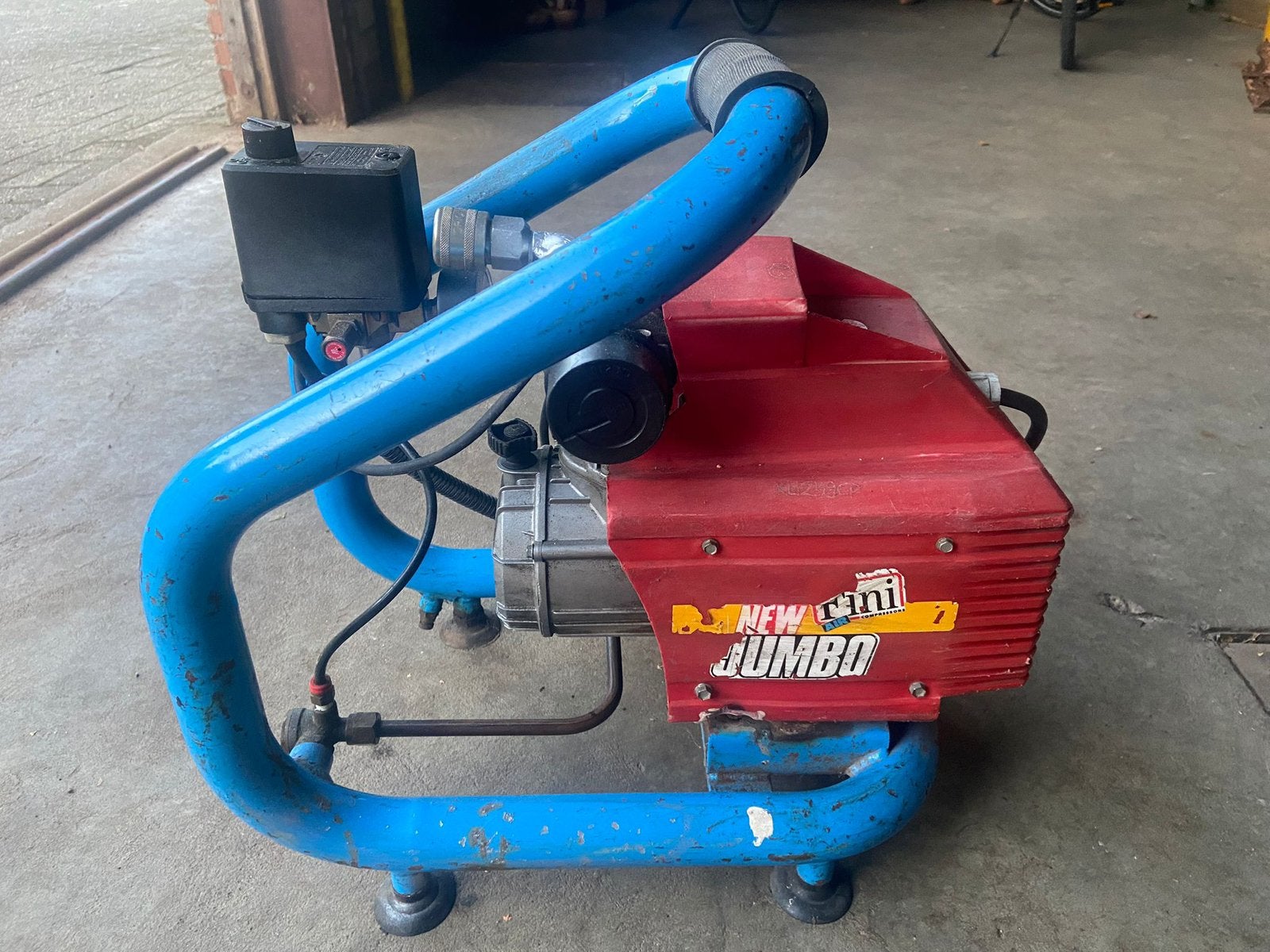 Compressor, Doe-het-zelf en Verbouw, Minder dan 25 liter, Ophalen, Gebruikt, Minder dan 200 liter/min