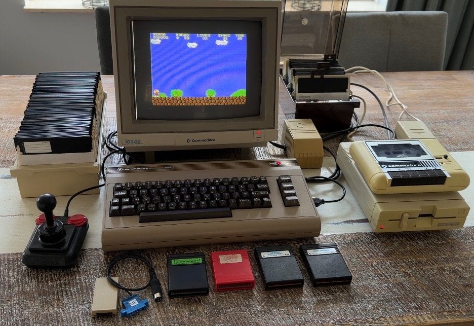Commodore 64 Verzameling, 2 x C64, 1084S Monitor en 1541-II, Computers en Software, Ophalen, Commodore C 64