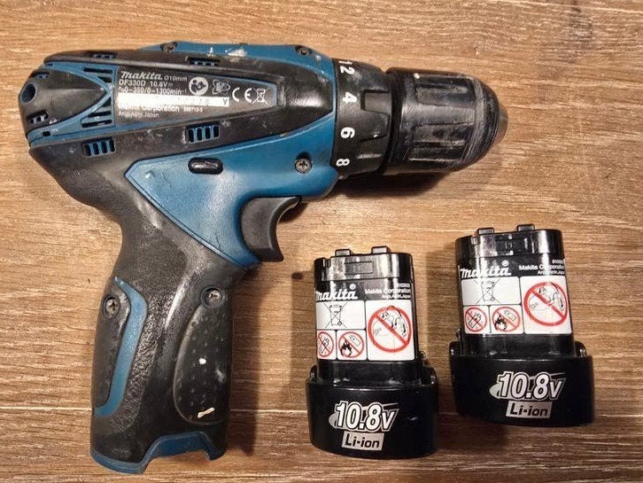 Makita DF330D 10.8V Boor- en Schroefmachine met koffer, Doe-het-zelf en Verbouw, Gereedschap | Boormachines, Gebruikt, Variabele snelheid