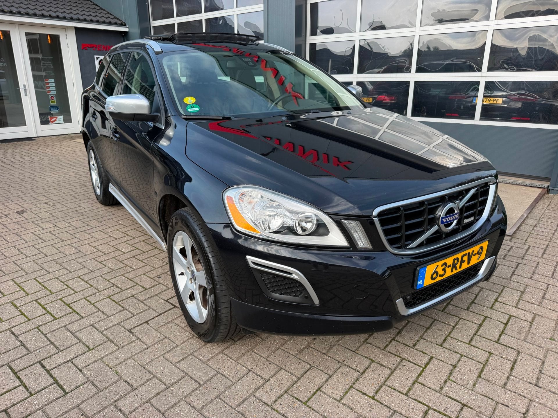 Volvo XC60 2.0 D3 R-Design / Pano / Youngtimer / Leder / Top, Auto's, 15 km/l, 1984 cc, Bedrijf, 1600 kg
