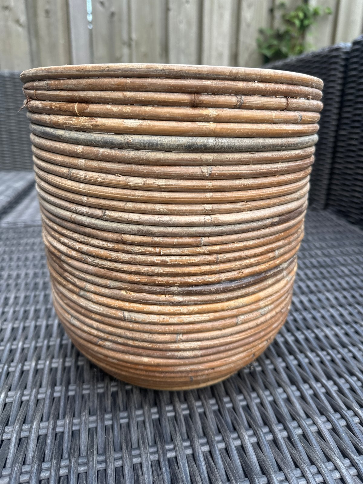 Mooie rotan plantenpot voor binnen of buiten, Overige materialen, Gebruikt, Rond, Binnen