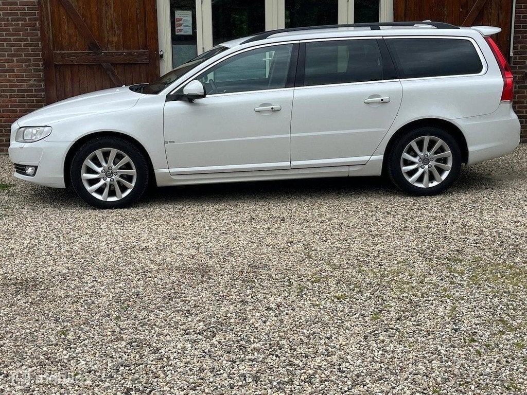 Volvo V70 2.0 T4 Automaat 190pk met Trekhaak Dealeronderhoud, Auto's, Volvo, Gebruikt, Euro 6, 1969 cc, Wit