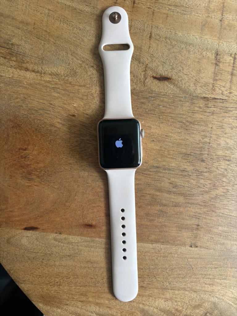 Apple watch series 3 42mm, Sieraden, Tassen en Uiterlijk, Smartwatches, Ophalen, Gebruikt, Roze, IOS