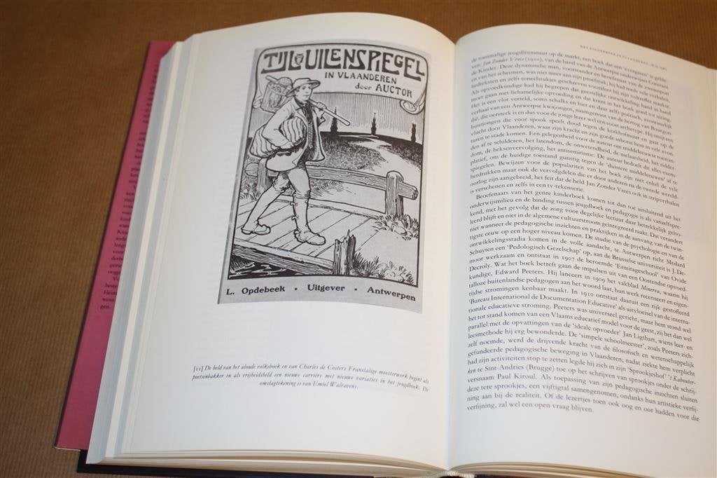 Hele Bibelebontse berg. De geschiedenis van het kinderboek., Ophalen of Verzenden, Gelezen