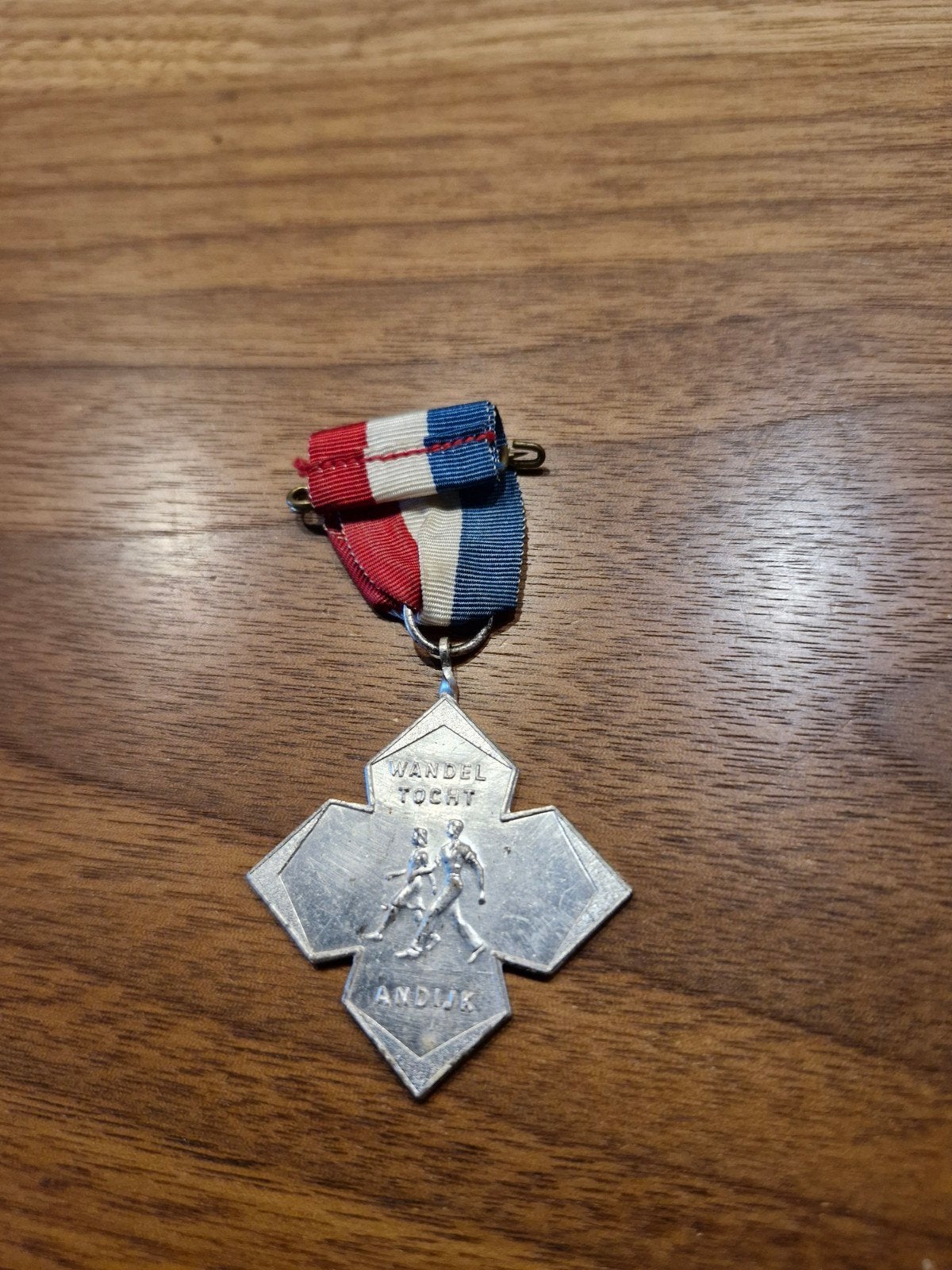 267 Vintage Wandeltocht Andijk medaille met lintje, Ophalen of Verzenden