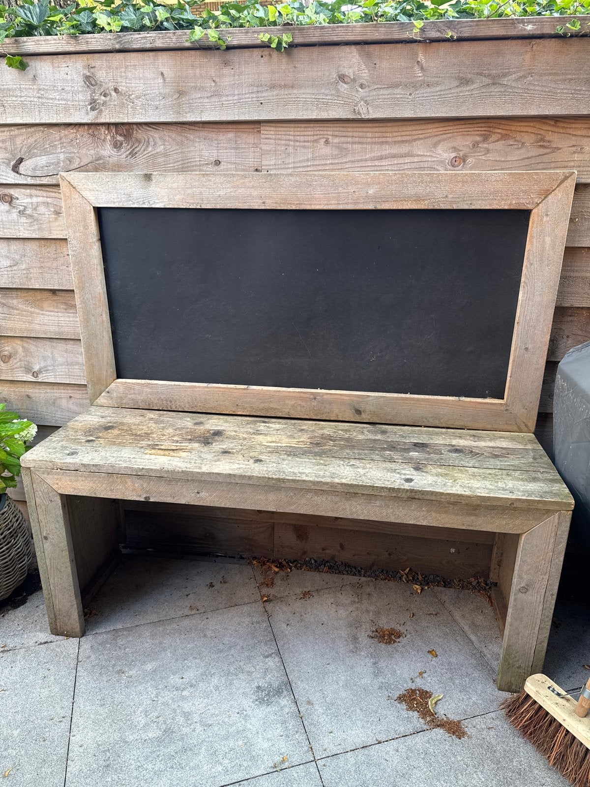 Krijtbord met tafel leuk voor de tuin, Ophalen, Gebruikt, Krijtbord