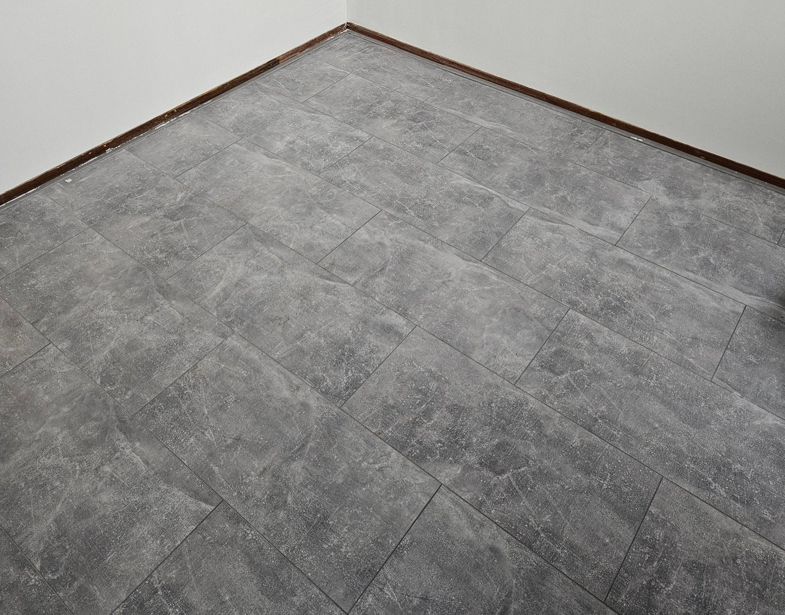Gratis: 28m2 grijs laminaat, Ophalen, 50 tot 150 cm, Zo goed als nieuw, 10 m² of meer