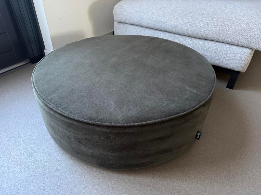 Groene fluweel suede WOOOD grote ronde poef Sara XL, Ophalen of Verzenden, Zo goed als nieuw, Rond, 75 tot 100 cm