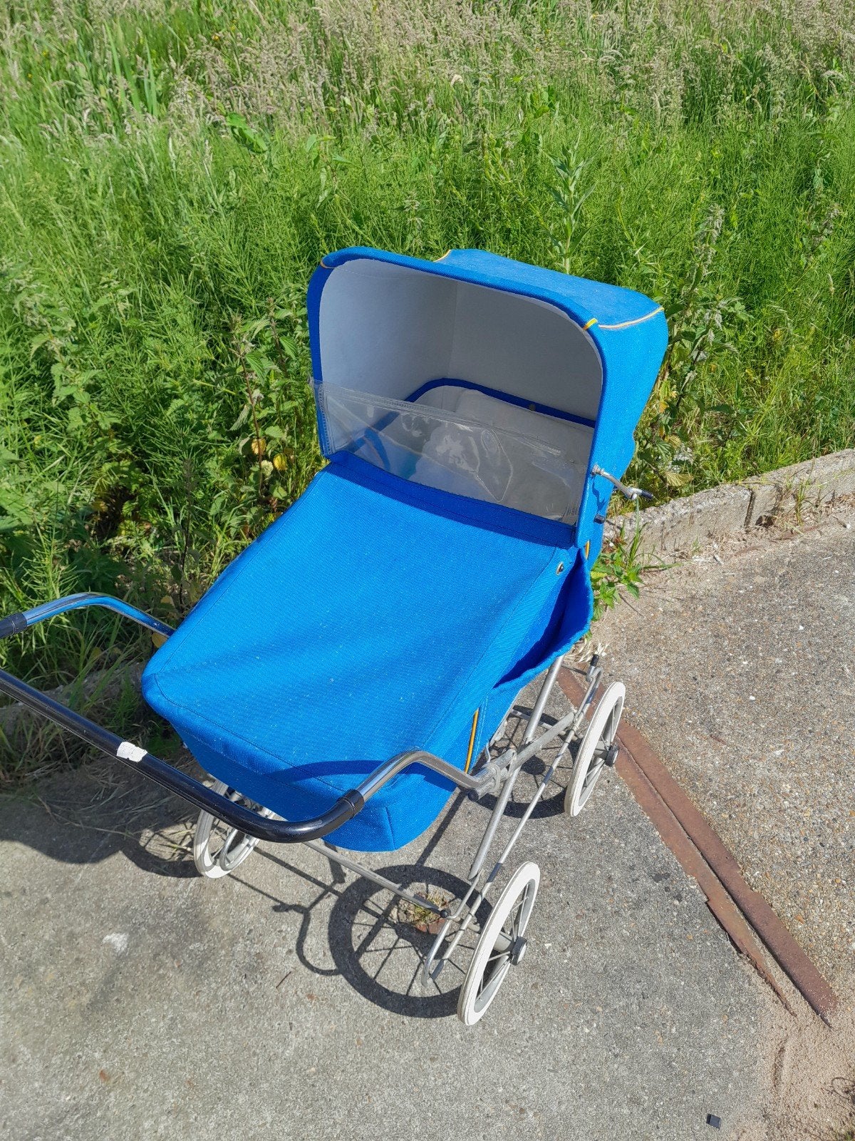 Mooie kinderpoppenwagen -, Ophalen