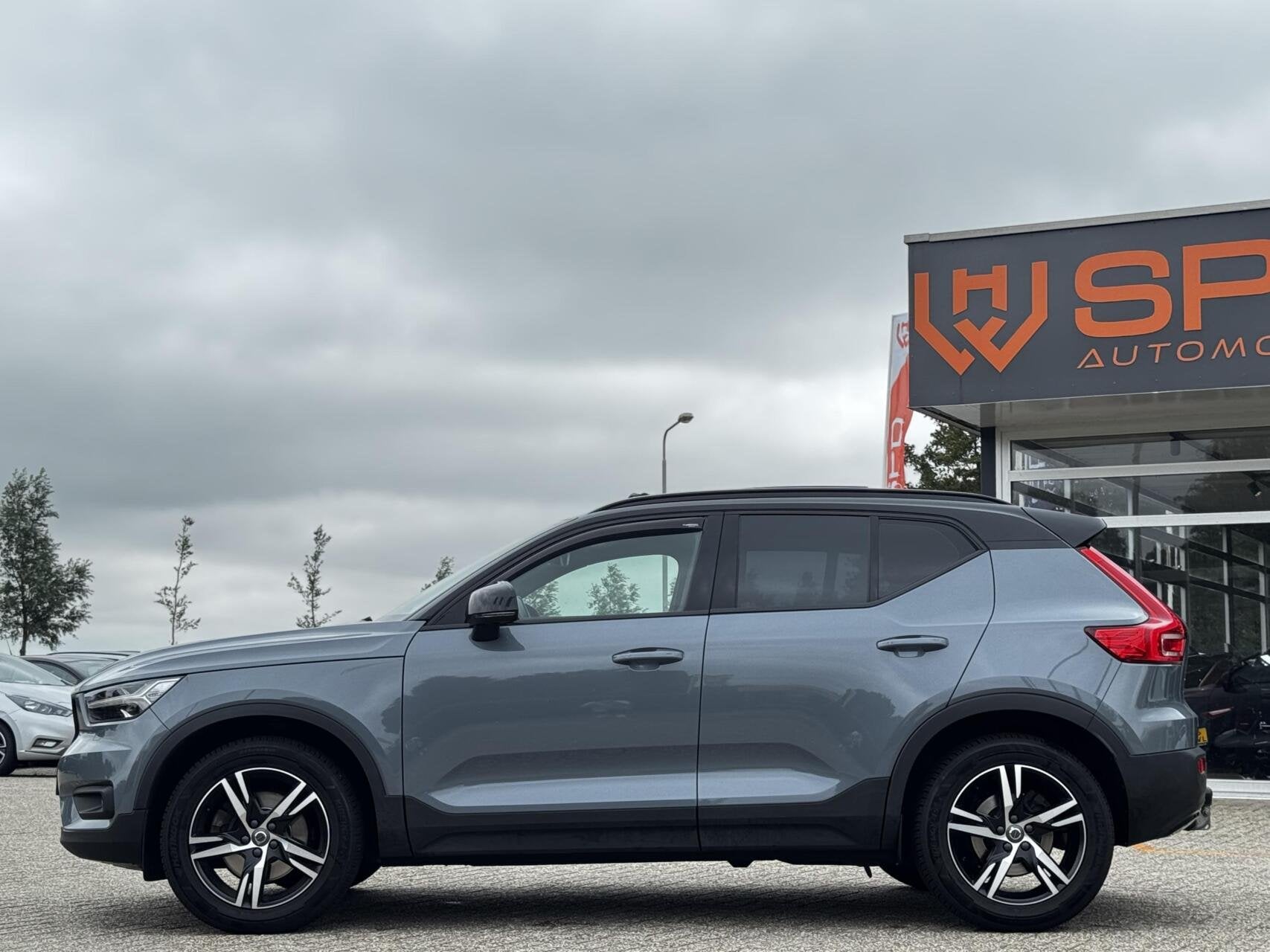 Volvo XC40 2.0 B4 R-Design|Pano|H&K|LED|360cam|ACC|TREK|Memo, Auto's, Volvo, 4 cilinders, 1969 cc, 14 km/l, Bedrijf