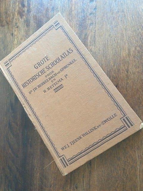 GROTE HISTORISCHE SCHOOLATLAS 15de herziene druk 1941, Gelezen, Overige atlassen, Diverse auteurs, Ophalen of Verzenden