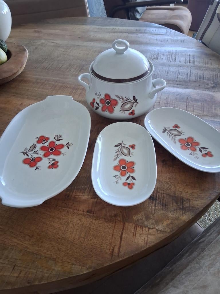 Brocante servies delen.nog helemaal nieuw, Ophalen