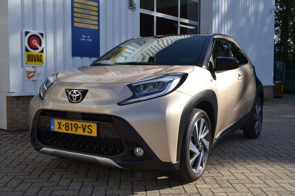 Toyota Aygo X 1.0 VVT-i S-CVT Envy AUTOMAAT (bj 2024), Auto's, Dealer onderhouden, Gebruikt, 4 stoelen, 24 maanden
