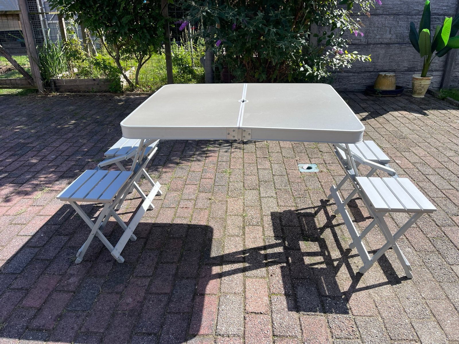 Opvouwbare campingtafel met 4 krukjes - Travel&Co, Ophalen, Zo goed als nieuw, Campingtafel