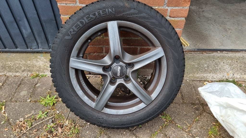 Alutec 16 inch winterset 5x114.3 – Vredestein 205/55 R16, Ophalen, Gebruikt, 16 inch, Banden en Velgen