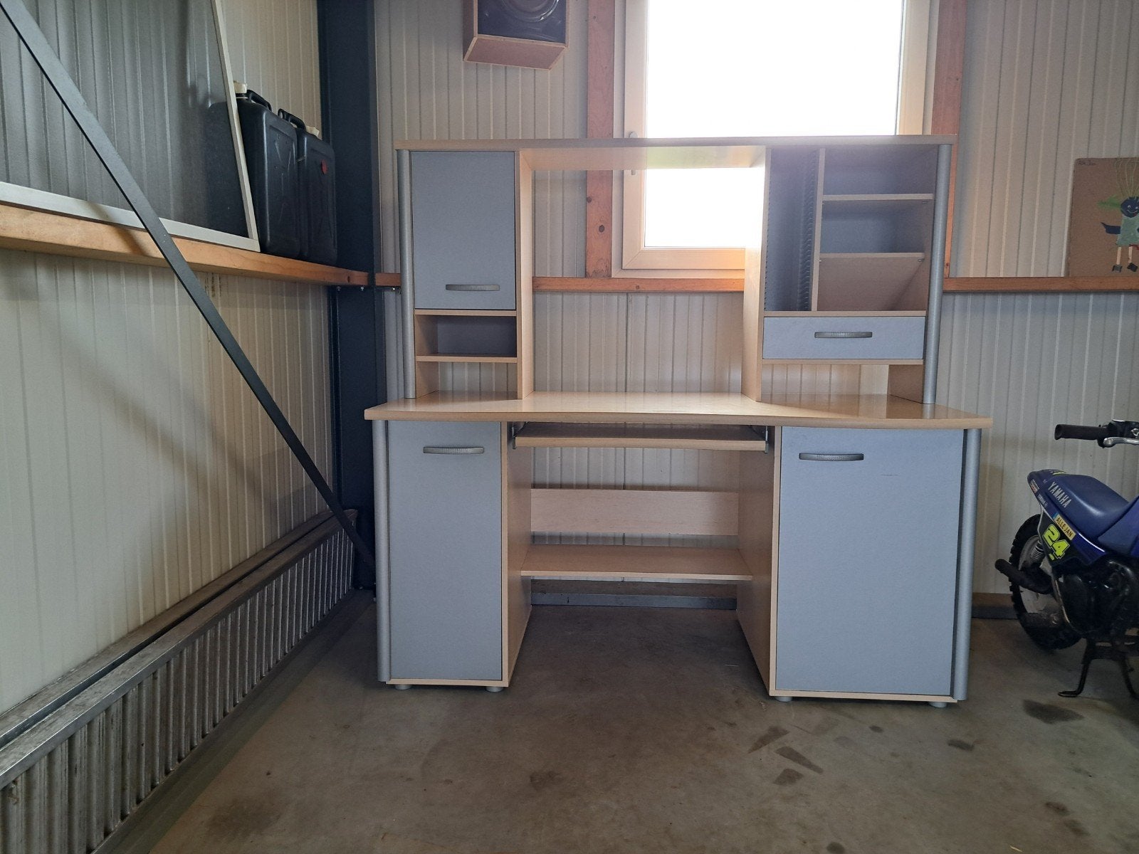 Netjes bureau, Ophalen