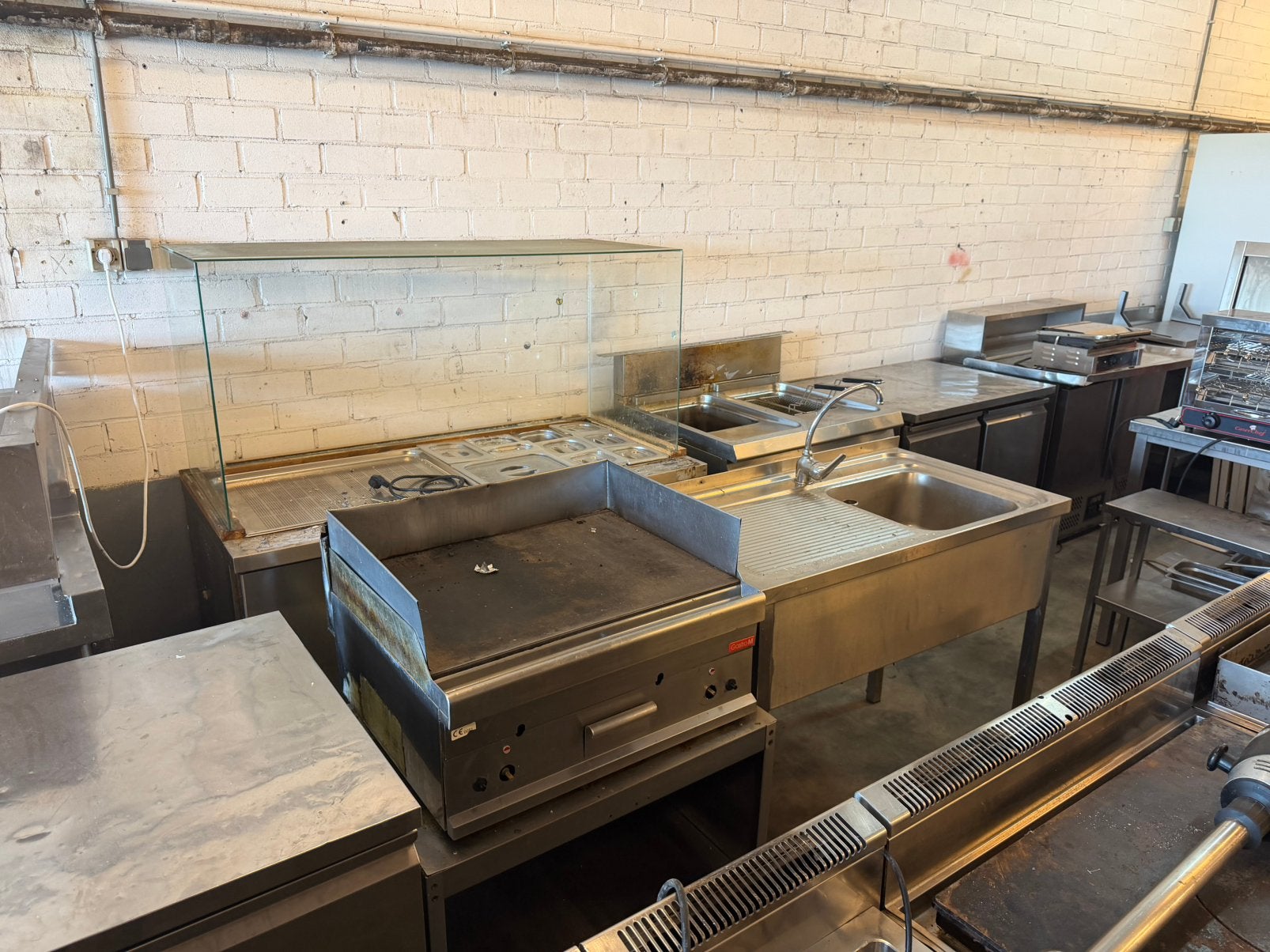 Partij Horeca Apparatuur Gasbakplaat friteuse Koelwerkbanke, Ophalen, Gebruikt, ., RVS