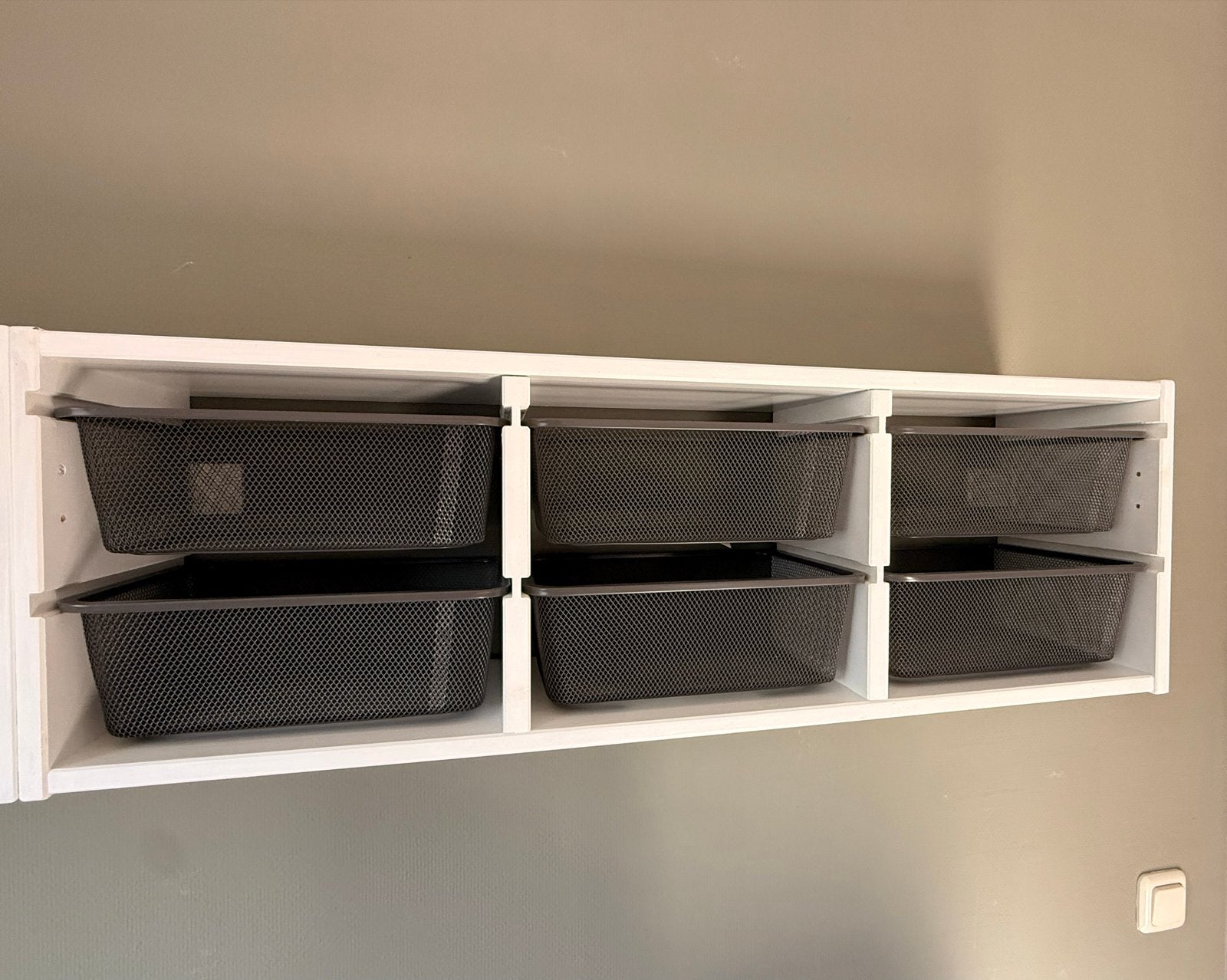 Witte wandplank met 6 metalen manden - IKEA KALLAX-stijl, Ophalen, Gebruikt
