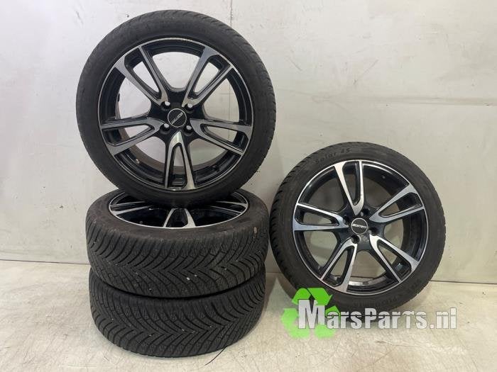 Velgen set + banden van een Mini Mini