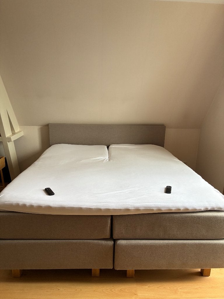 Boxspring Eastborn 180x200, elektrisch, taupe, Huis en Inrichting, Slaapkamer | Boxsprings, Ophalen, Bruin, Tweepersoons, Zo goed als nieuw