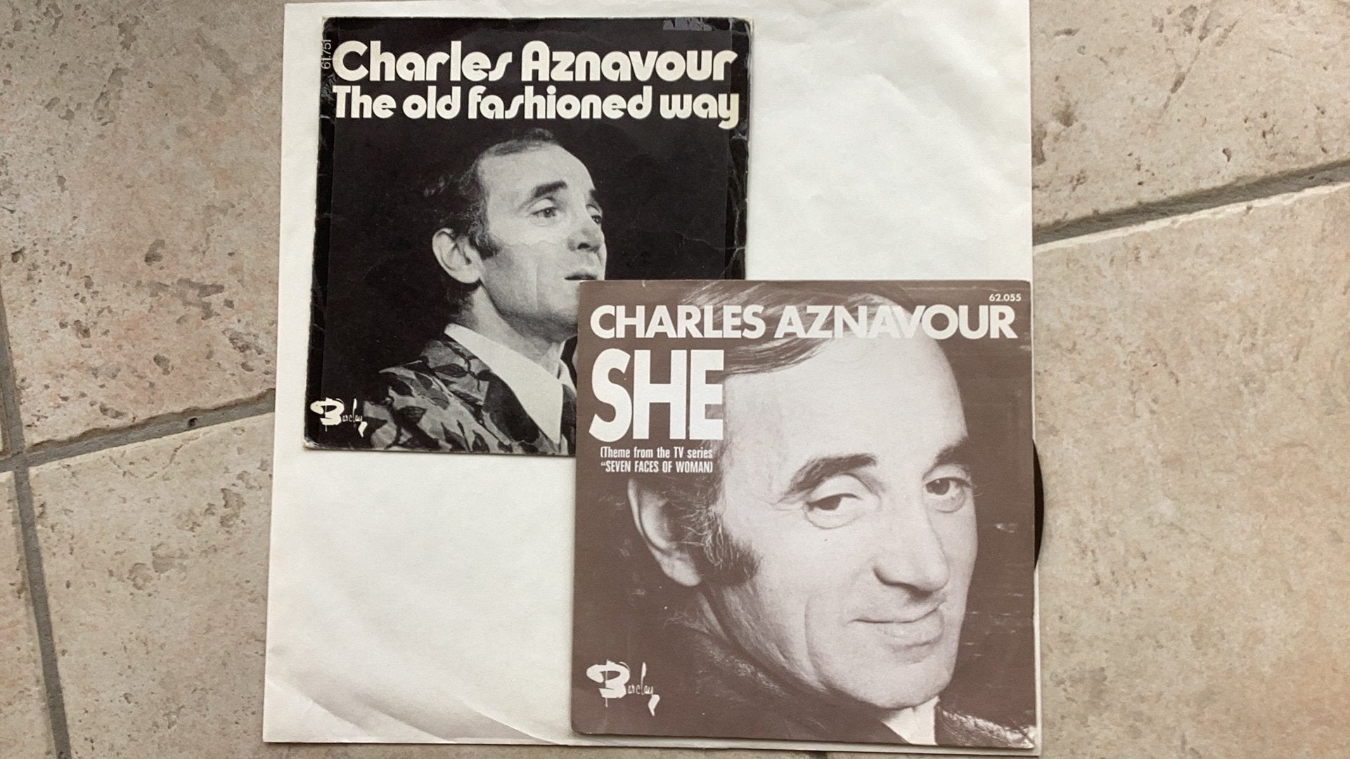 Singles Charles Aznavour - The old fashioned way, Gebruikt, 7 inch, Pop, Fotohoes